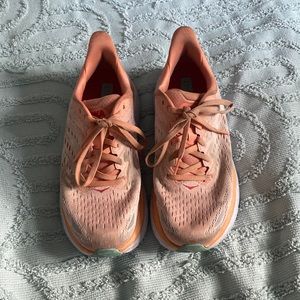 Used Size 7 Hoka Clifton in coral!